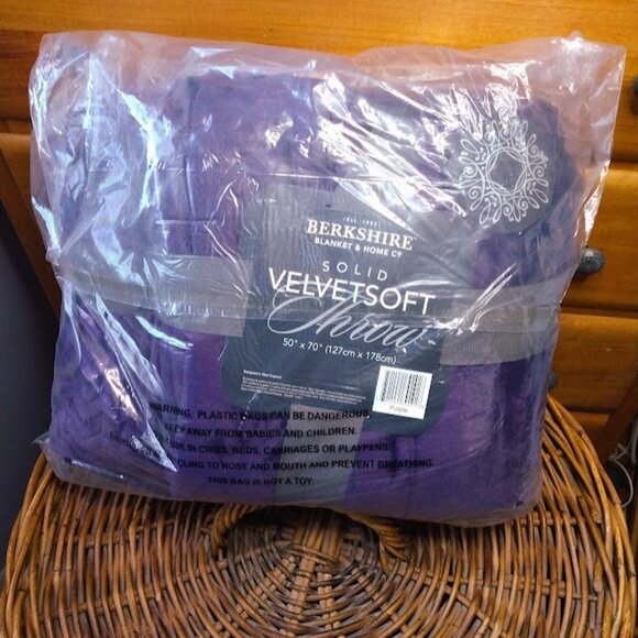 Berkshire Blanket & Home Oversized Throw 50" x 70" Dark Purple Velvet Soft NEW - Picture 1 of 6